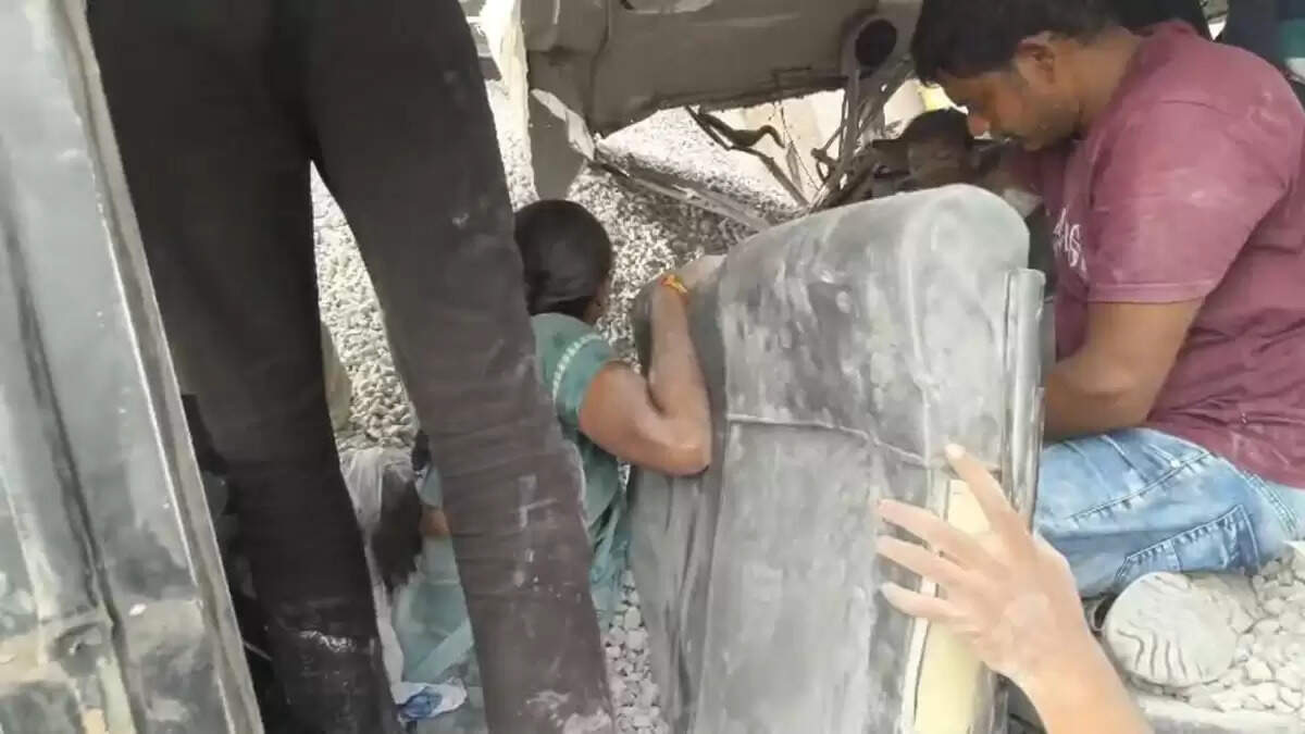 (अपडेट) तेलंगाना में बस-टिपर टक्कर में कम से कम 18 लोगों की मौत, 20 घायलों की हालत नाजुक