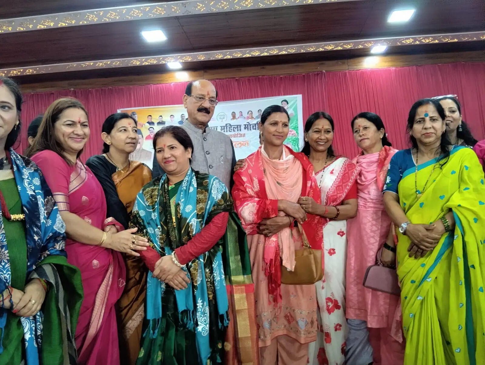 नरेंद्रनगर के स्वयं सहायता समूहों के लिए खोली जाएंगी 10 दुकानेंः सुबोध