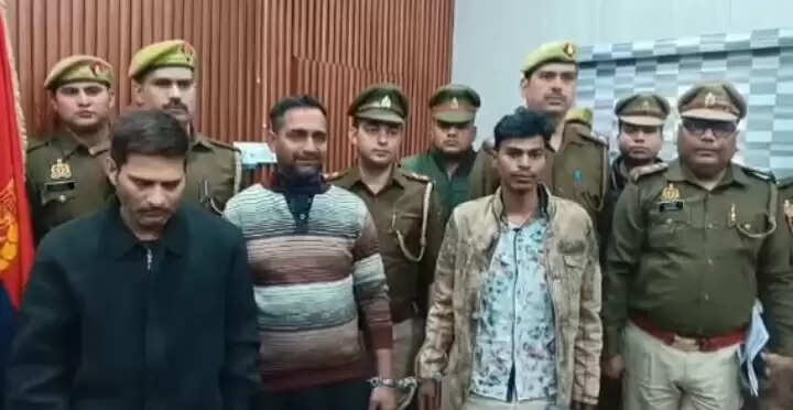 कानपुर में दो शातिर चोर समेत तीन गिरफ्तार, 35 लाख के जेवर बरामद