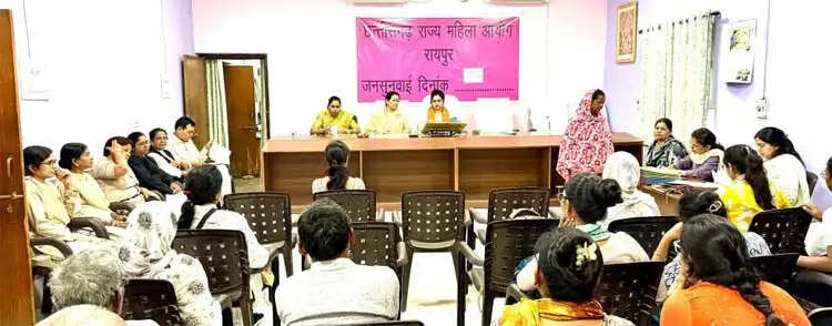 राज्य महिला आयोग की अध्यक्ष डॉ. ममता साहू ने सुनीं महिलाओं की समस्याएं