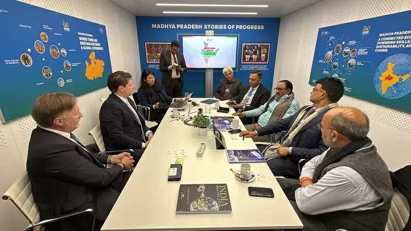 मप्र के प्रतिनिधिमंडल ने दावोस में नवीकरणीय ऊर्जा भंडारण पर अमारा राजा समूह के साथ की बातचीत