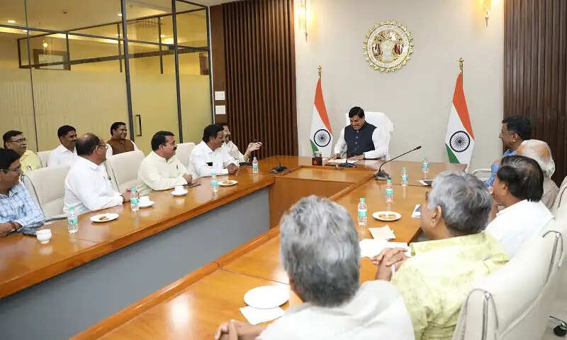 लोक परिवहन सेवा निर्बाध चलती रहे, सबके हितों की करेंगे रक्षा: मुख्यमंत्री डॉ. यादव