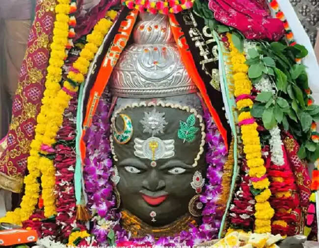 पुत्रदा एकादशी पर भस्म आरती में राजा स्वरूप में सजे भगवान महाकाल