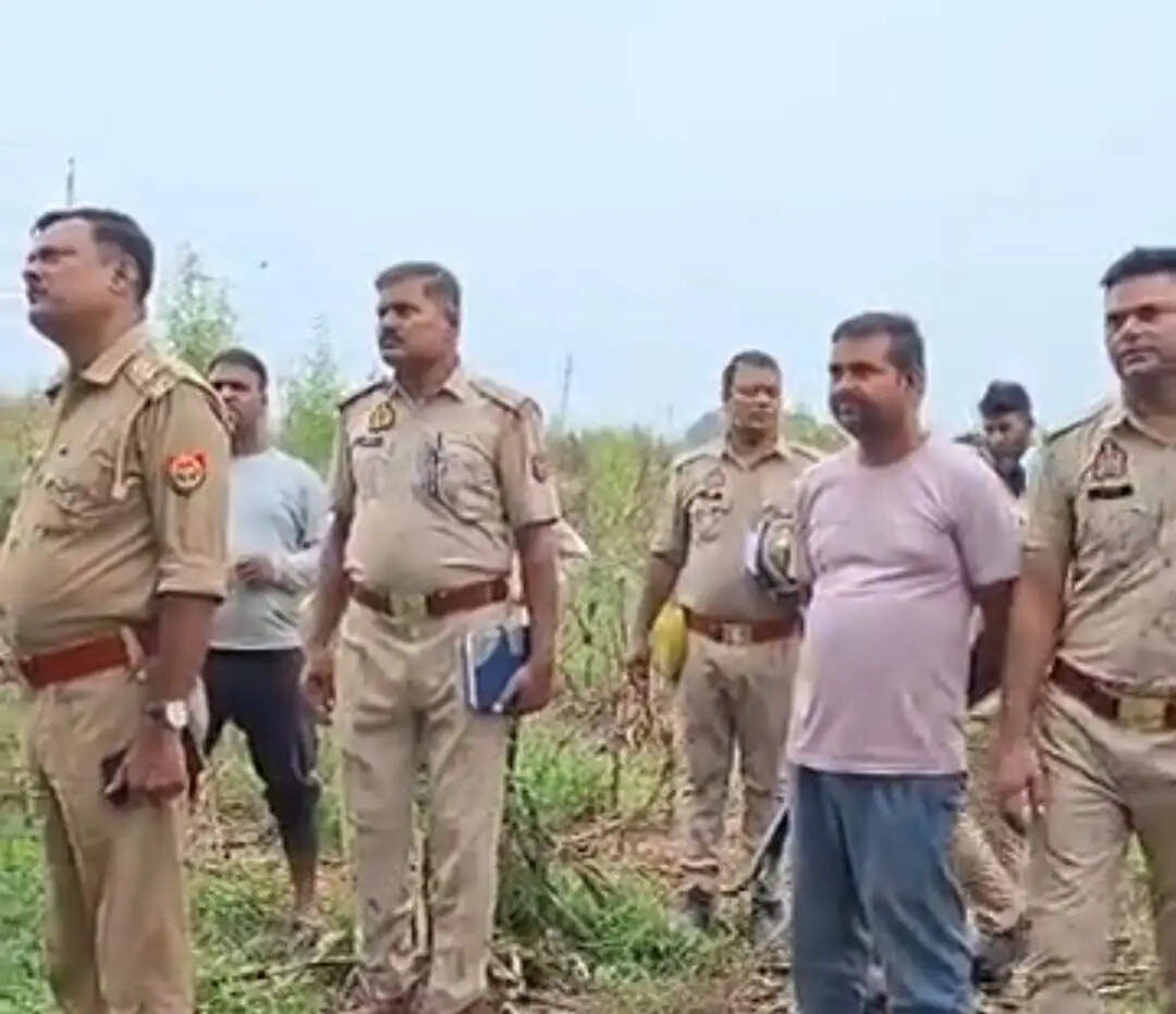 लापता युवक का शव पेड़ पर लटका मिला