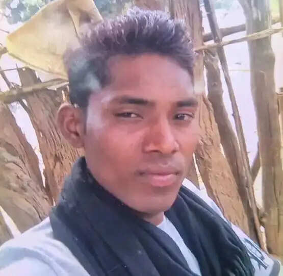 दलदल में फंसने से ग्रामीण युवक की पानी में डूबकर मौत