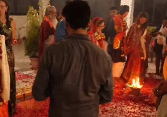 मप्र के उज्जैन में इटली, स्पेन और इंग्लैंड के तीन जोड़ों ने हिंदू वैदिक परम्परा से किया विवाह