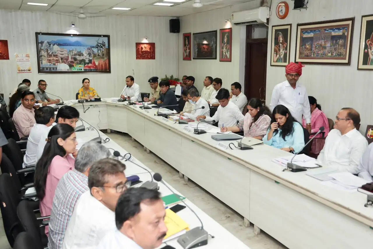 विकास कार्यों को धरातल पर लाने के निर्देश