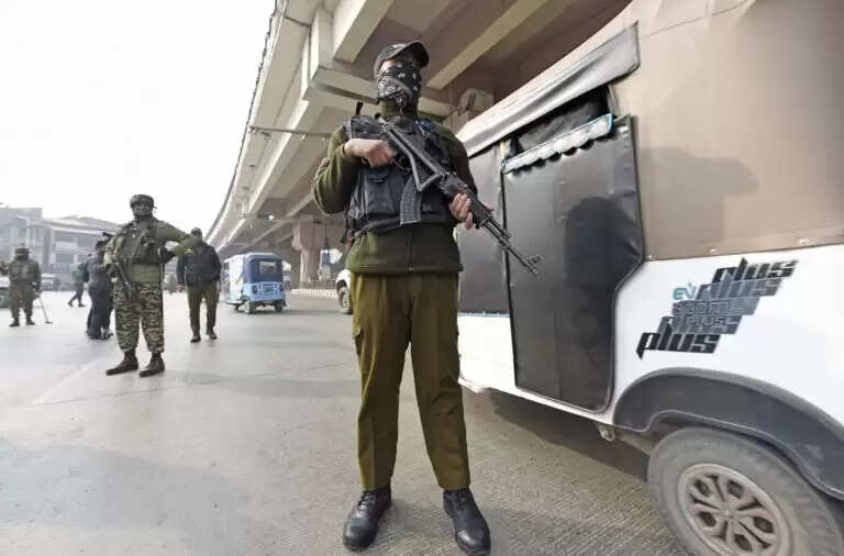 गणतंत्र दिवस से पहले कश्मीर में बढ़ाई गई सुरक्षा