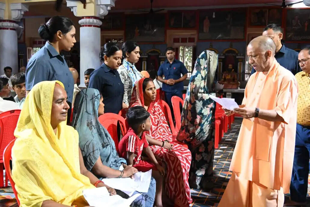 जनता दर्शन में समस्याएं सुनकर बोले मुख्यमंत्री— कब्जामुक्त कराएं जमीन, दबंगों को सिखाएं कानूनी सबक
