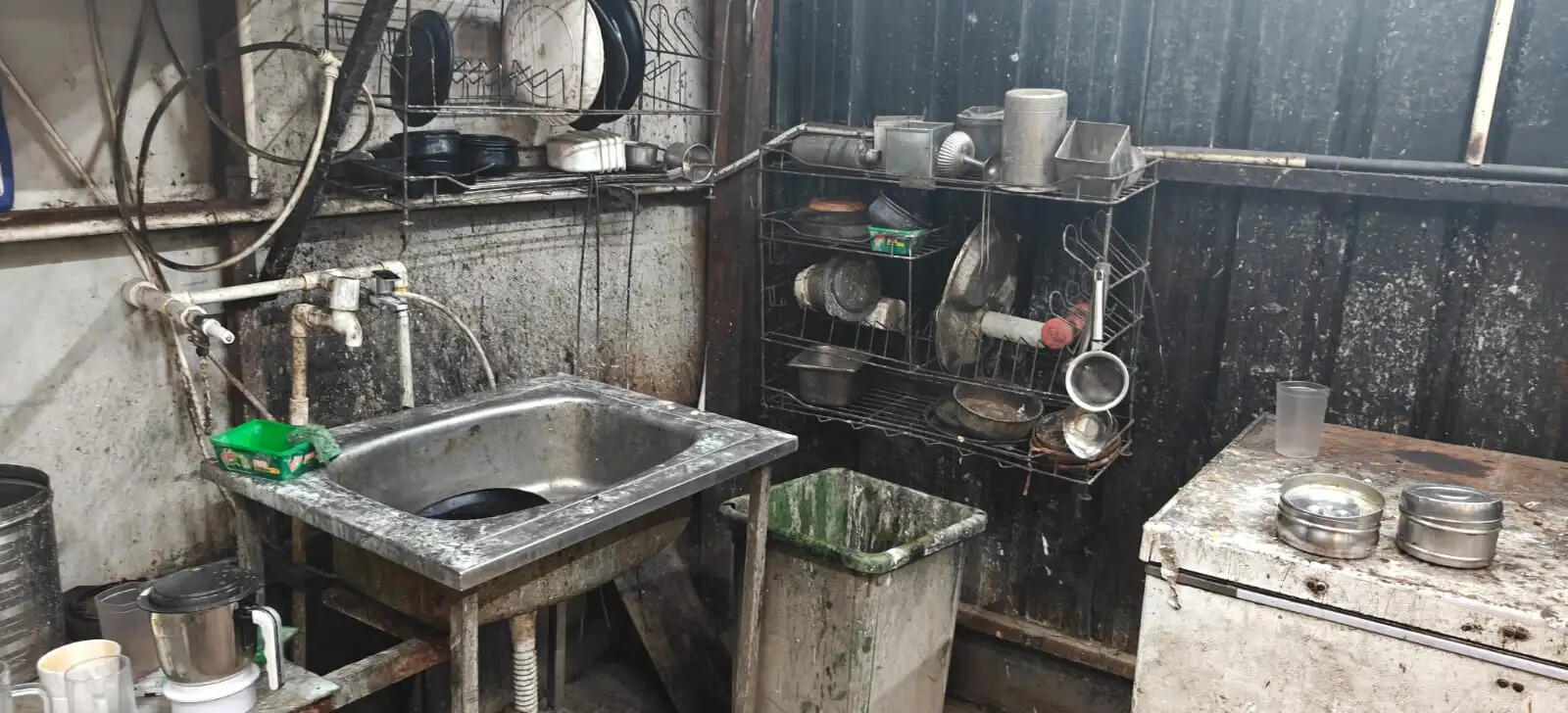किचन में गंदगी मिलने पर द कैफे पाई का खाद्य कारोबार बंद