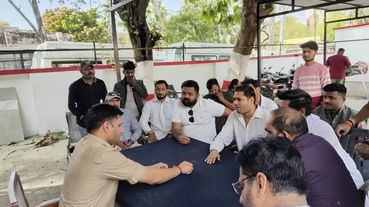 एसआई भर्ती परीक्षा में एक प्रश्न से आहत ब्राह्मण समाज ने थाने में दी तहरीर, मुकदमा दर्ज करने की मांग