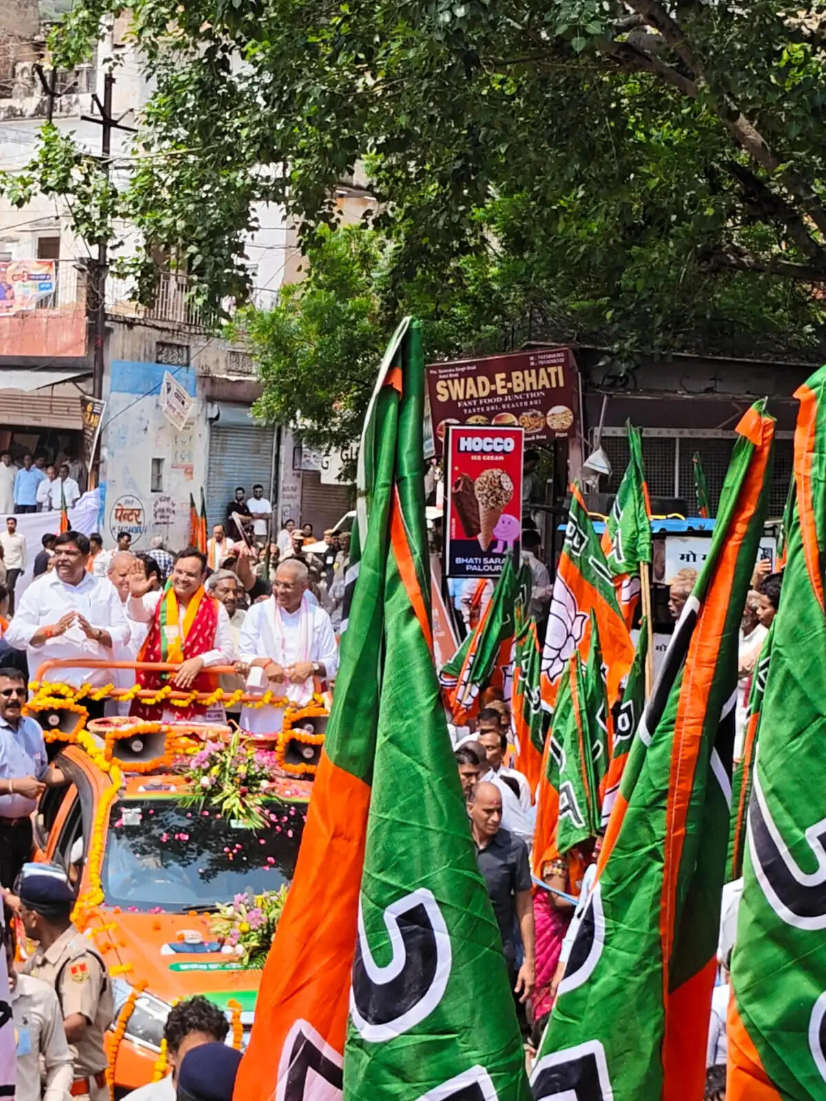 अलवर में सीएम भजनलाल शर्मा का रोड शो, अंतिम प्रचार में भाजपा ने झोंकी ताकत