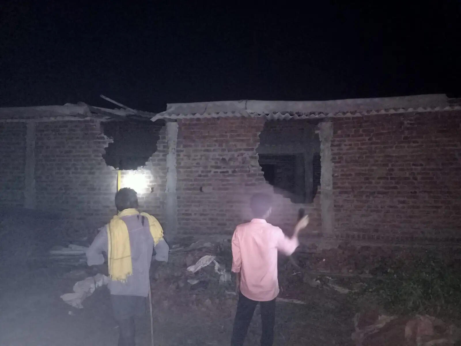 अनूपपुर: तीन हाथियों का समूह 96 दिन से जिले में घूम रहा, घरों में तोडफोड़ कर फसलों को पहुंचा रहे नुकसान