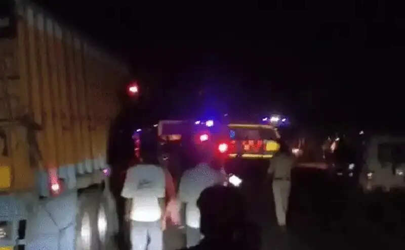 मप्र के छिंदवाड़ा में पिकअप और बस के बीच जोरदार भिड़ंत, 10 लोगों की मौत और 30 से ज्यादा घायल