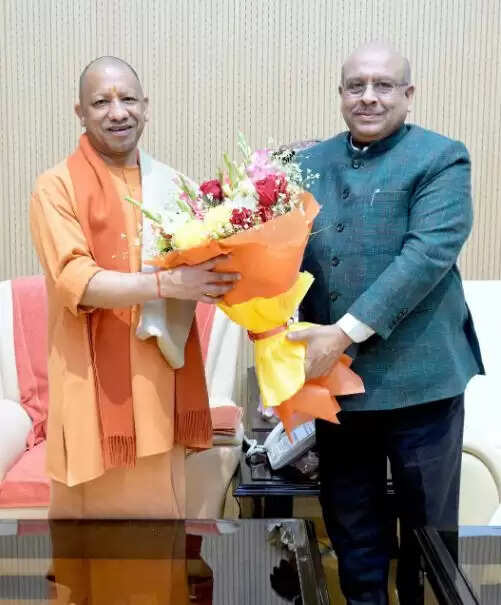 लोकसभा अध्यक्ष से मिले मुख्यमंत्री योगी