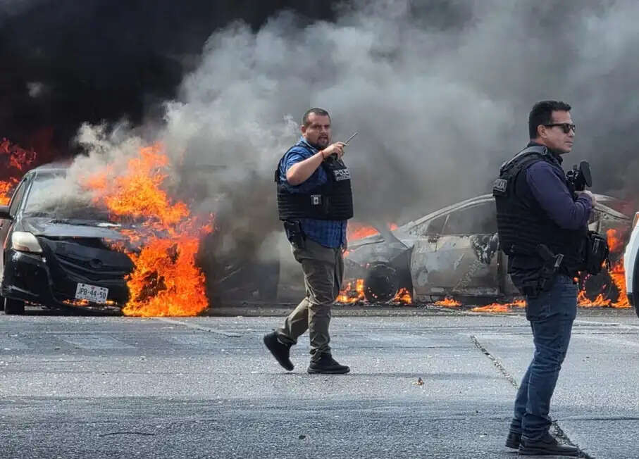 मेक्सिको में ड्रग माफिया एल मेंचो की मौत के बाद हालात बिगड़े, अमेरिका और कनाडा ने नागरिकों के लिए जारी किया परामर्श, उड़ानें रद्द