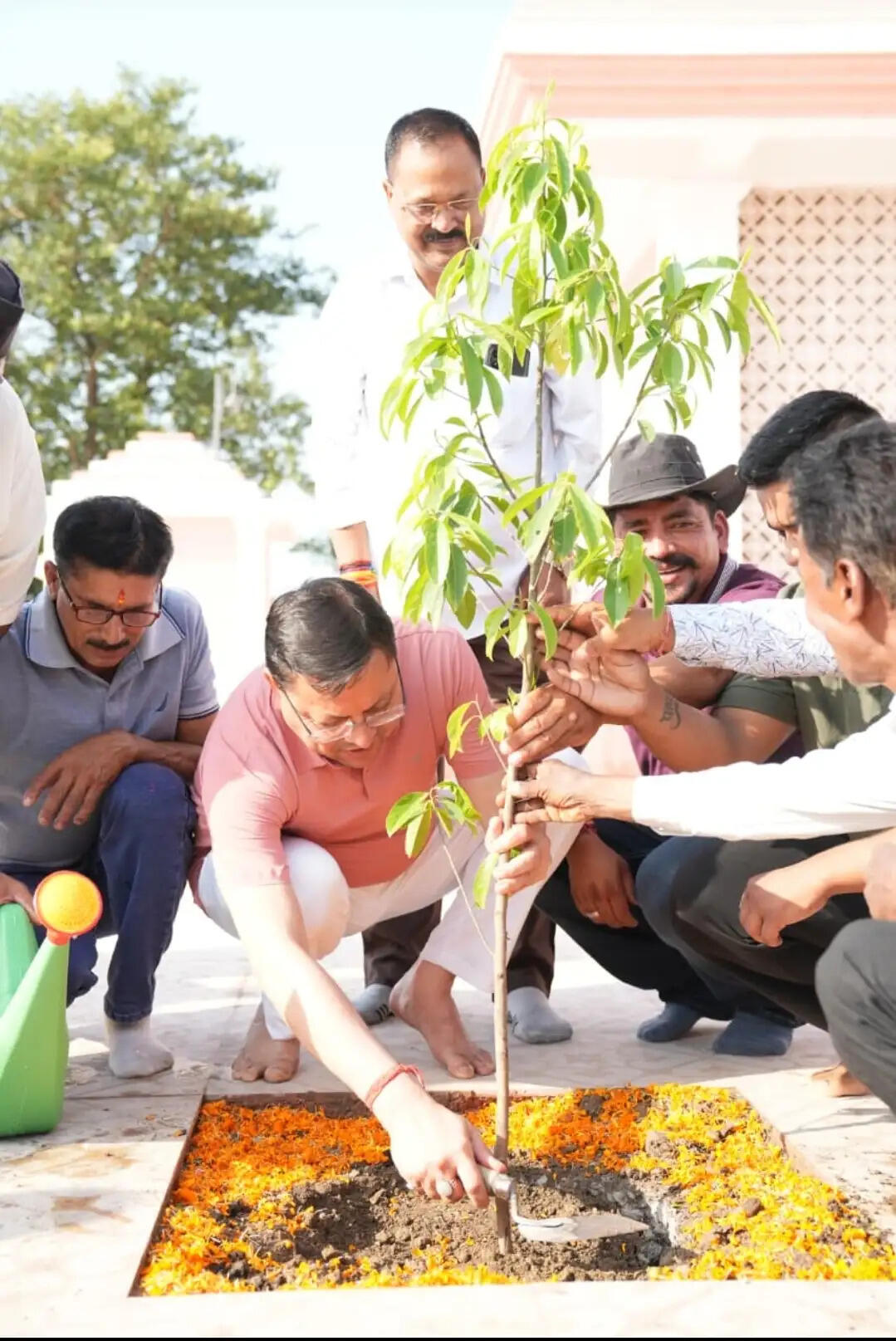 खटीमा में मुख्यमंत्री धामी ने चलाया स्वच्छता अभियान, पर्यावरण संरक्षण को जनआंदोलन बनाने का किया आह्वान