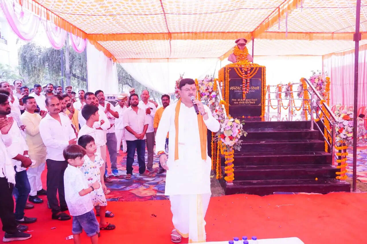 कीर्ति चक्र विजेता शहीद लेफ्टिनेंट शशांक तिवारी की प्रतिमा का लोकार्पण