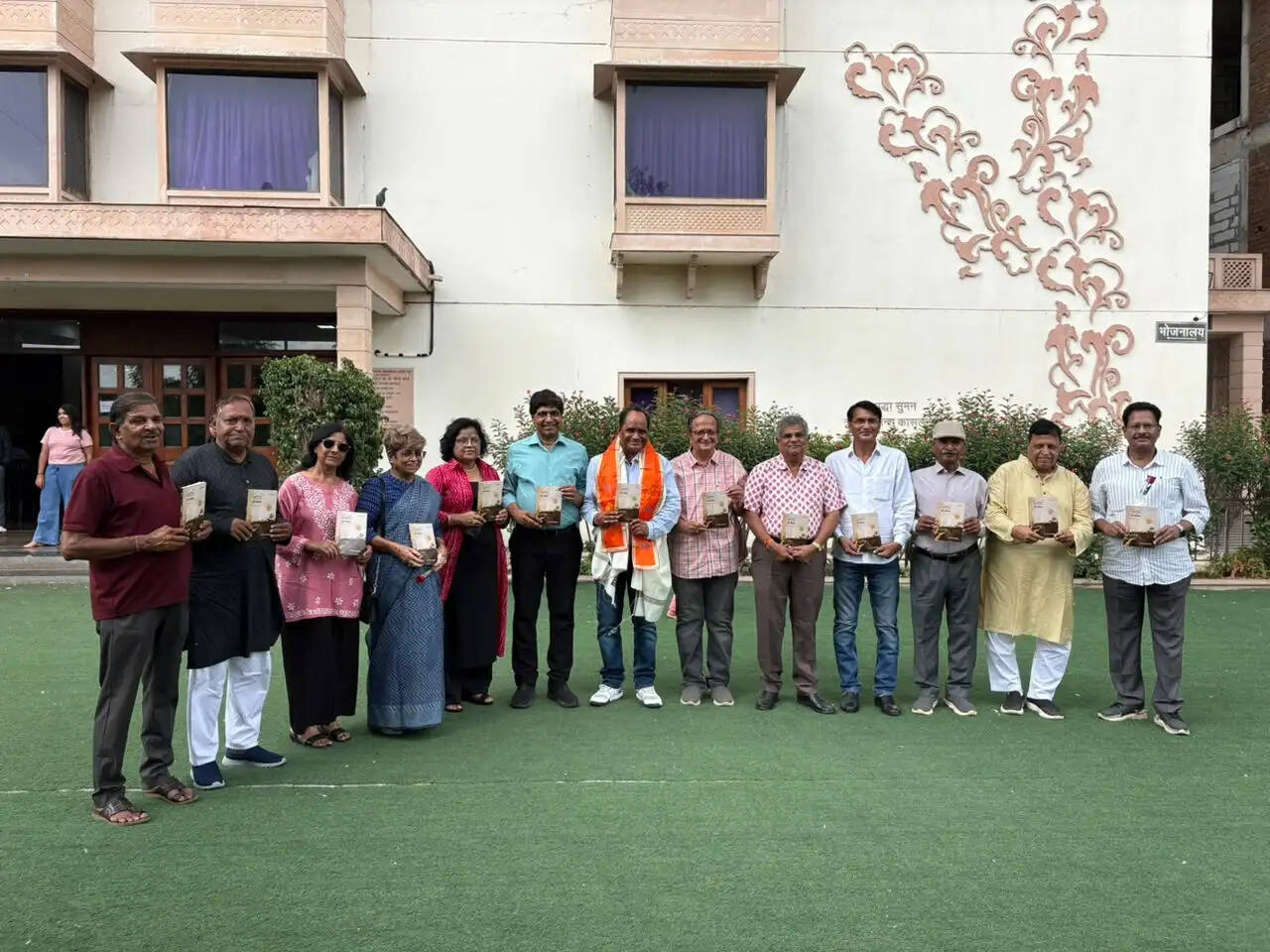 डॉ. लीलाधर के कहानी संग्रह ‘मिट्टी की कीमत’ का विमाेचन