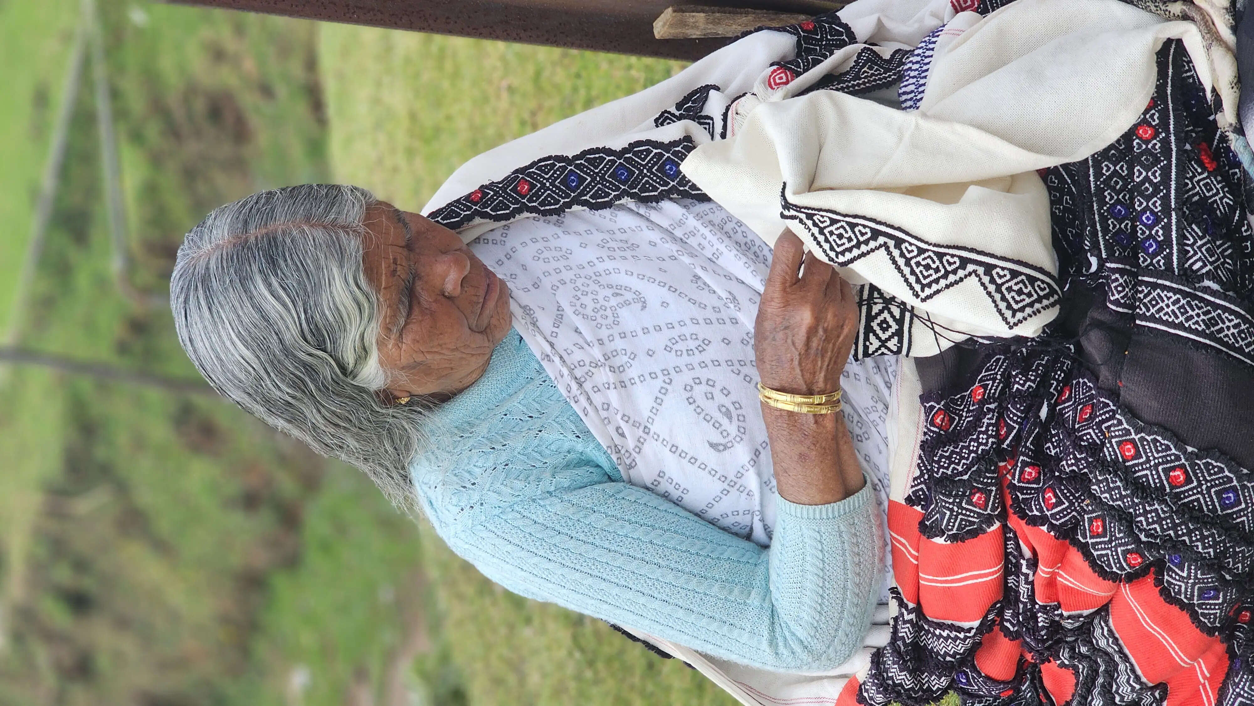 बीएचयू की पहल : तमिल टोडा कढ़ाई के संरक्षण और कारीगरों की आजीविका सुदृढ़ करने पर शोध