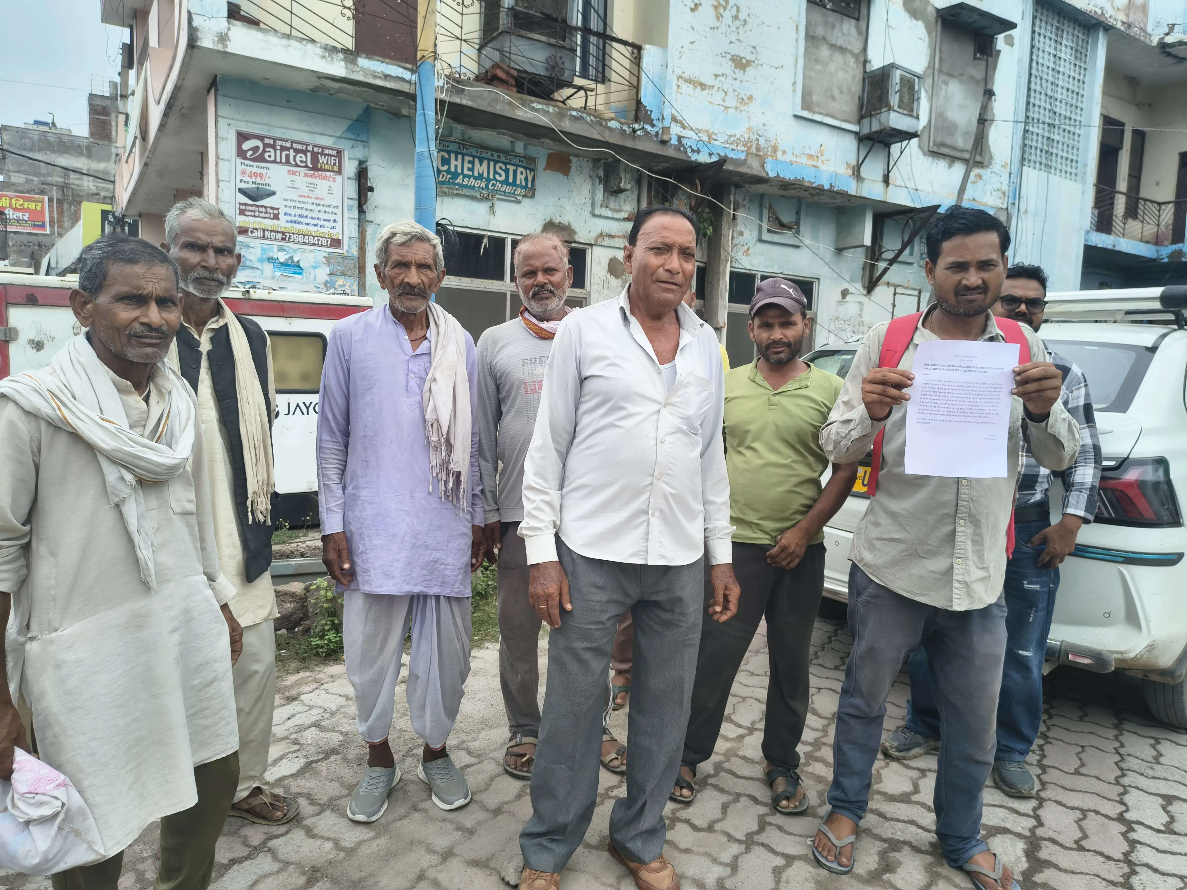 स्वतंत्रता संग्राम सेनानी की स्मारक भूमि पर फर्जीवाड़ा, लेखपाल पर अमीरों को पट्टा देने का आरोप
