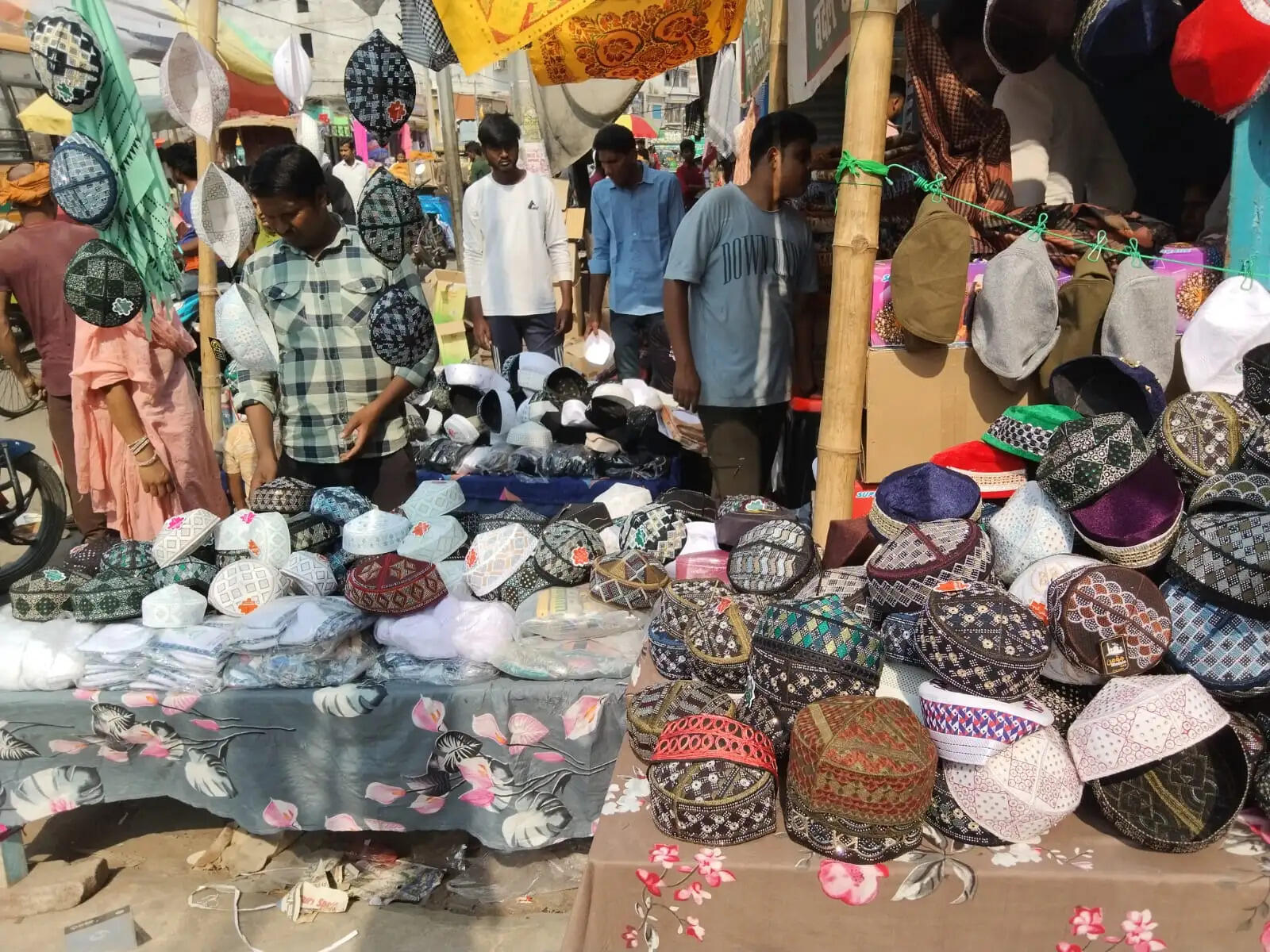 ईद व चैती दुर्गा पूजा पर सुपौल के बाजारों में उमड़ा जनसैलाब