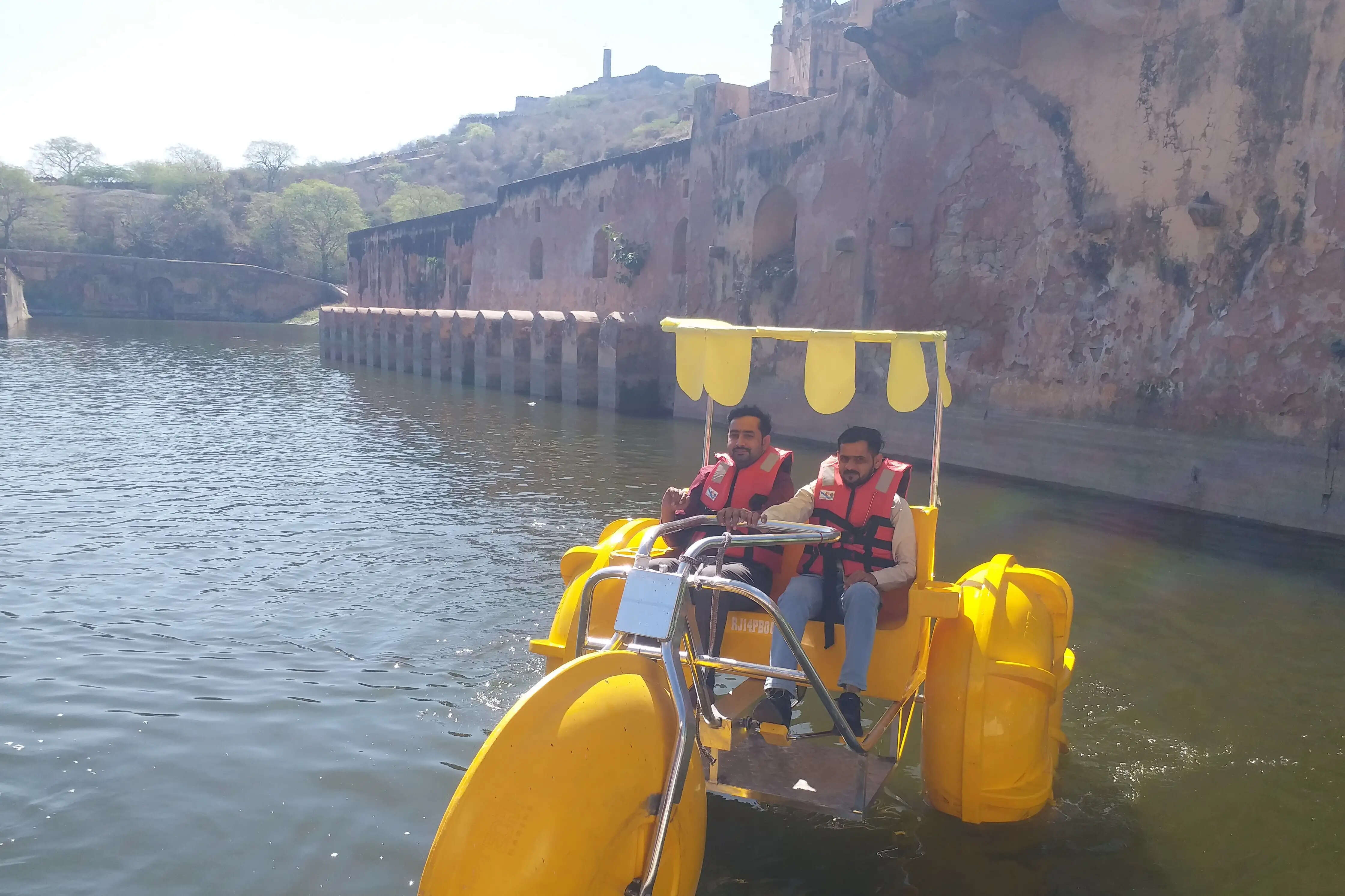 तीस साल बाद मावठा सरोवर में बोटिंग शुरू: झील से आमेर महल का अद्भुत नजारा