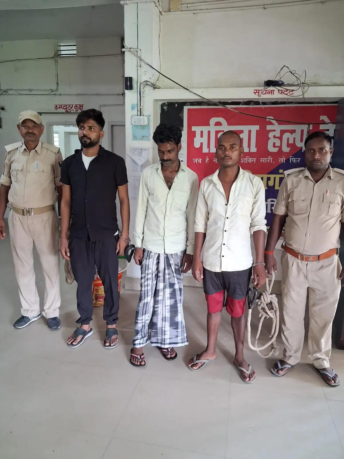 पुलिस को चकमा देकर फरार हुआ स्मैक कारोबारी के साथ तीन गिरफ्तार