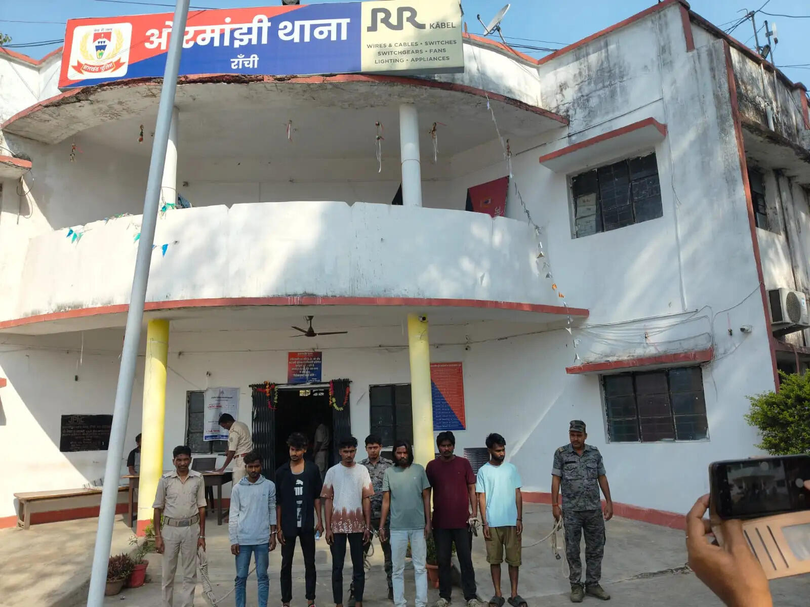 ओरमांझी में 14.9 ग्राम ब्राउन शुगर के साथ छह तस्कर गिरफ्तार, भेजा गया जेल