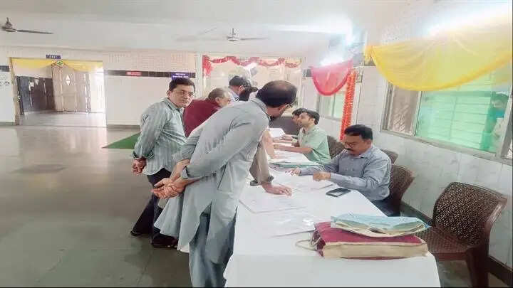 भोपालः ईदगाह हिल्स में धारणाधिकार योजना के तहत विशेष शिविर में आए 30 आवेदन