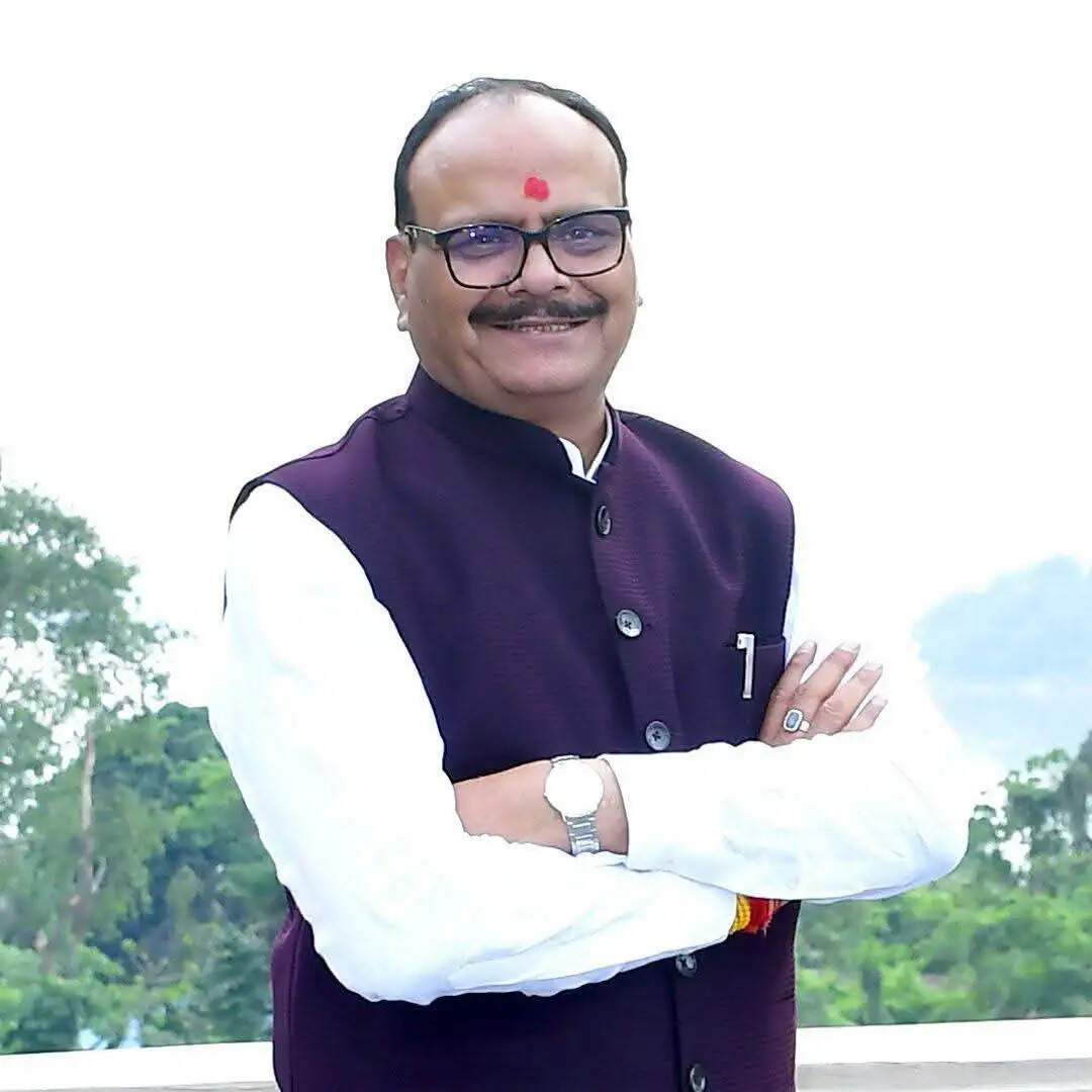 अखिलेश&nbsp;को&nbsp;वाेट&nbsp;के&nbsp;लिए&nbsp;जनेश्वर मिश्र&nbsp;याद&nbsp;आते&nbsp;हैं&nbsp;और&nbsp;राज&nbsp;करने&nbsp;के&nbsp;लिए&nbsp;अपना&nbsp;परिवार : बृजेश पाठक