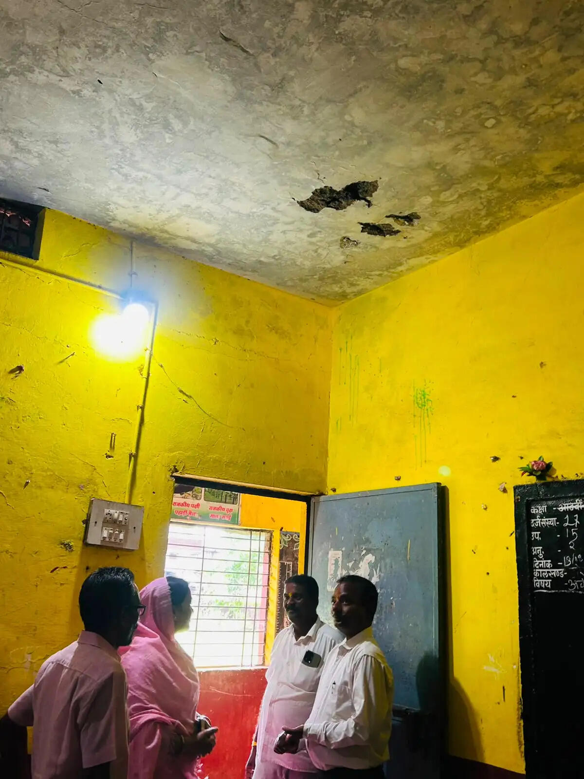 कुरुद-भोथली के स्कूल बदहाल, कांग्रेस जिलाध्यक्ष ने किया निरीक्षण