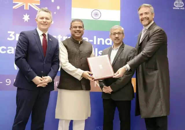 ऑस्ट्रेलिया–भारत शिक्षा एवं कौशल परिषद की बैठक नई दिल्ली में सम्पन्न, यूएनएसडब्ल्यू को भारत में कैंपस खोलने के लिए ‘लेटर ऑफ इंटेंट’ सौंपा गया