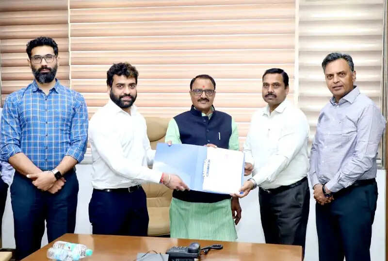 मध्य प्रदेश सौर ऊर्जा के क्षेत्र में बनेगा देश का अग्रणी राज्य : मंत्री राकेश शुक्ला