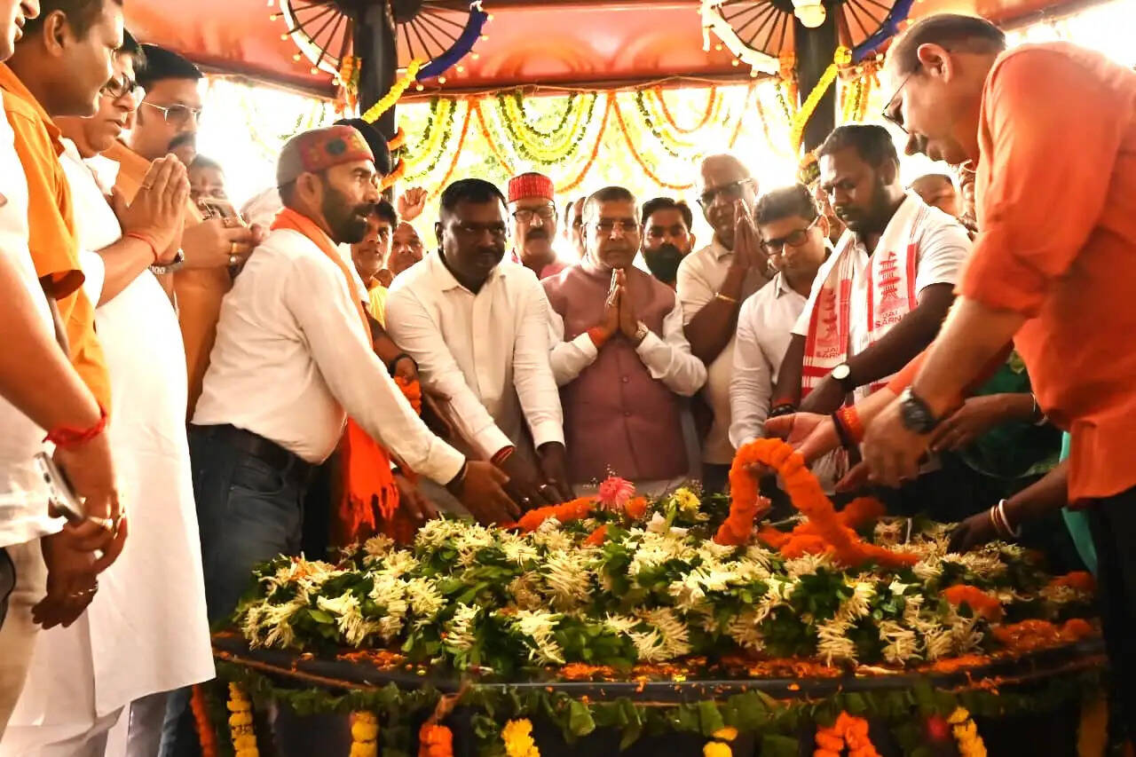 भाजपा प्रदेश अध्यक्ष ने बिरसा मुंडा को दी श्रद्धांजलि