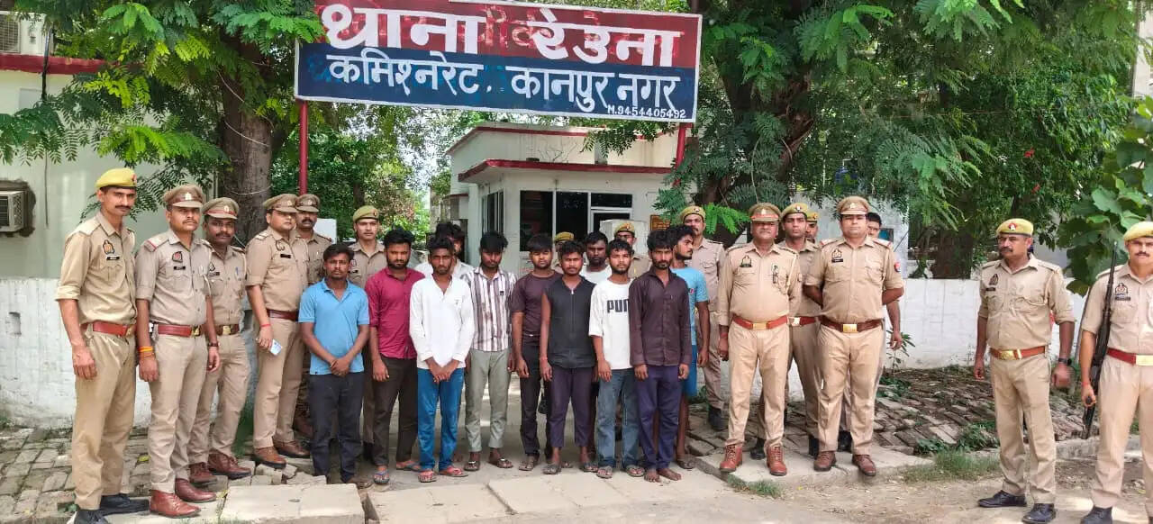 प्रधानमंत्री आवास योजना का झांसा देकर साइबर ठगी करने वाले 12 अभियुक्त गिरफ्तार