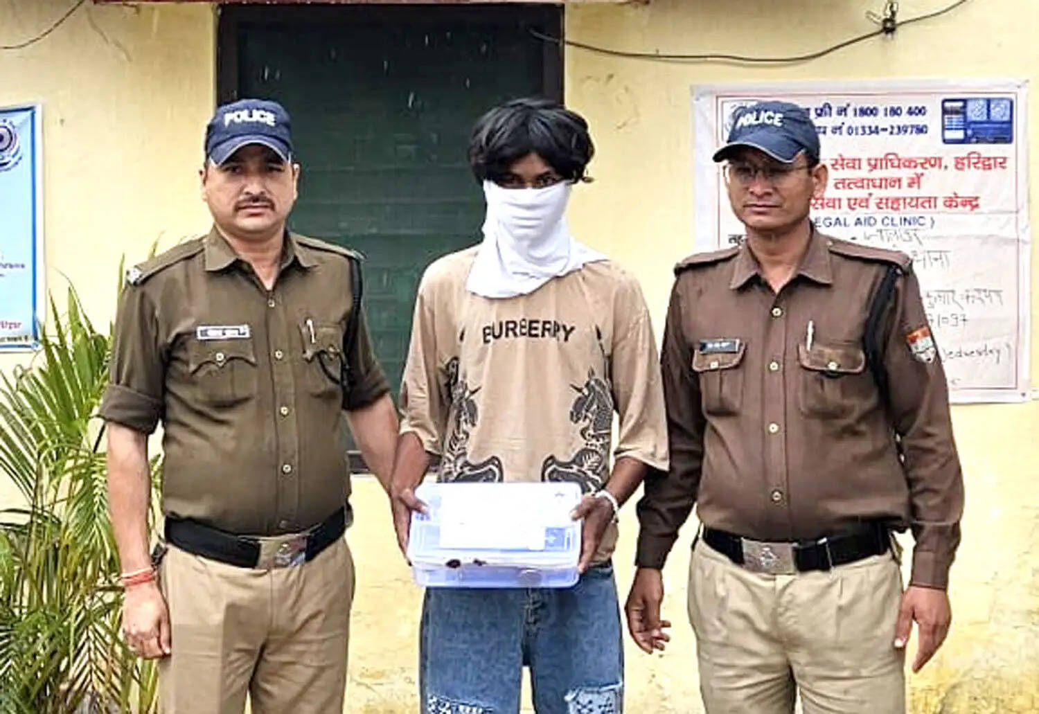 शादी समारोह में तमंचे पर डिस्को करना युवक को पड़ा भारी, हुई हवालात की सैर