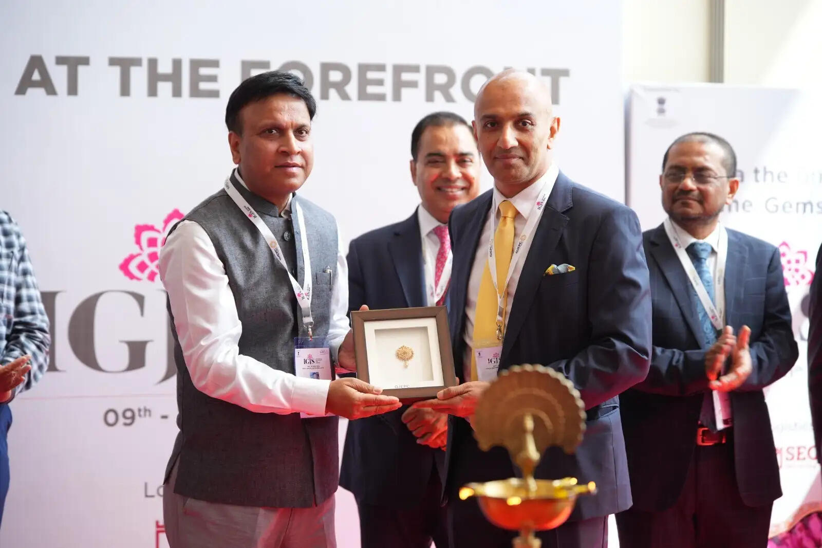 तीस देशों के 230 से अधिक अंतरराष्ट्रीय खरीदार आईजीजेएस पहुंचे