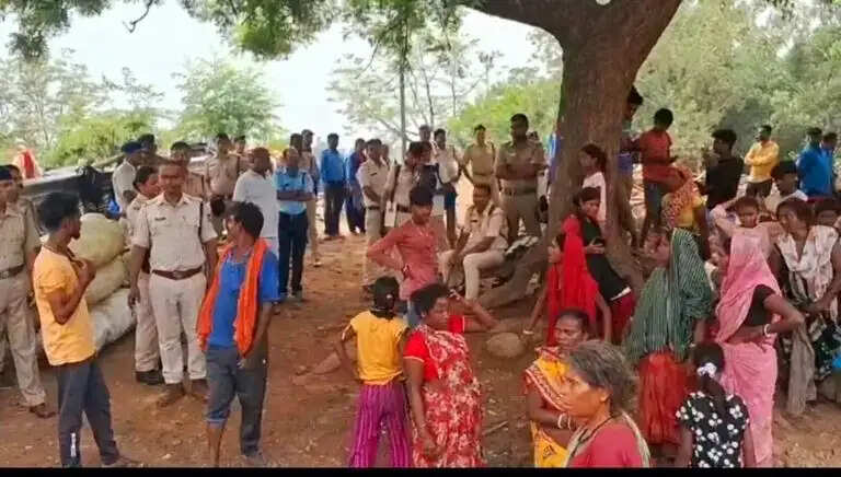 कुल्टी में रेलवे की जमीन पर फिर चला बुलडोजर