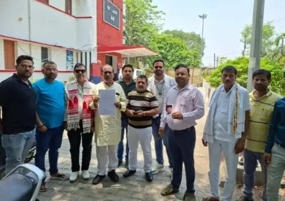 ढाई करोड़ का सोना लेकर कारोबारी परिवार सहित लापता, सर्राफा व्यापारियों ने दी तहरीर