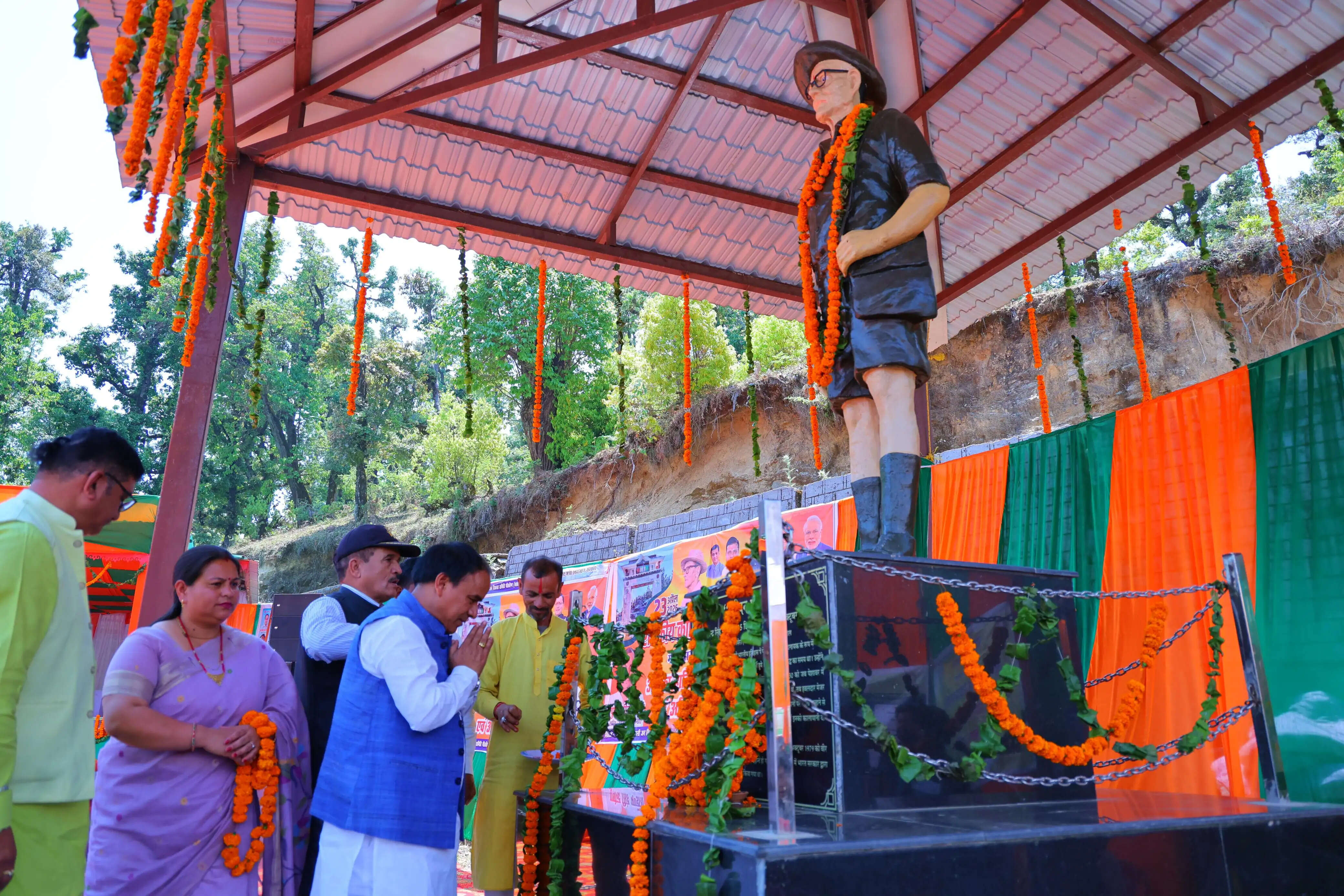 पेशावर कांड के नायक को डाॅ रावत ने अर्पित की श्रद्धांजलि