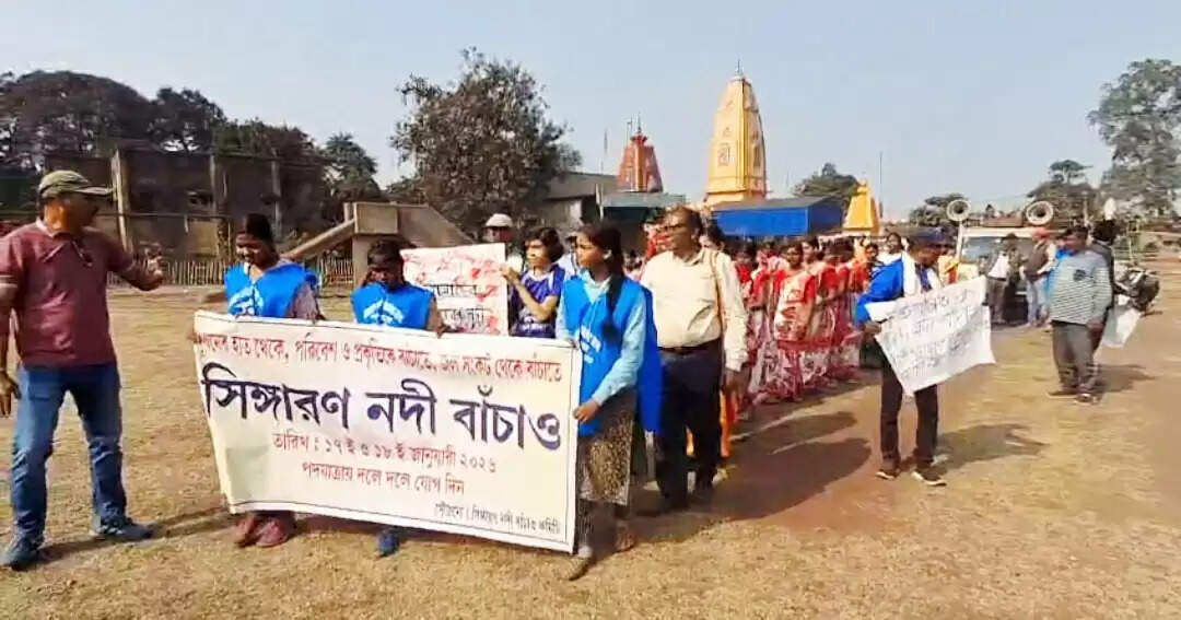 जामुडिया में सिंहारन नदी बचाओ कमेटी ने निकाली गई पदयात्रा