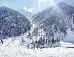 टूरिज्म में गिरावट के बाद सोनमर्ग में घरेलू और विदेशी पर्यटकों की संख्या में लगातार बढ़ोतरी दर्ज