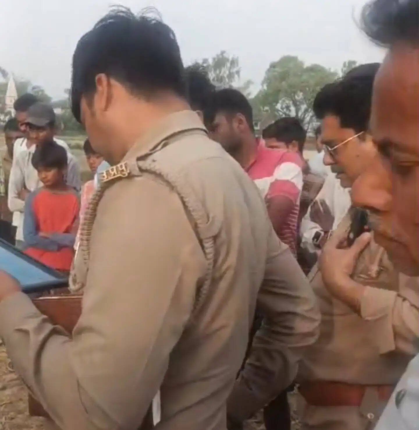 युवती की गला रेतकर हत्या