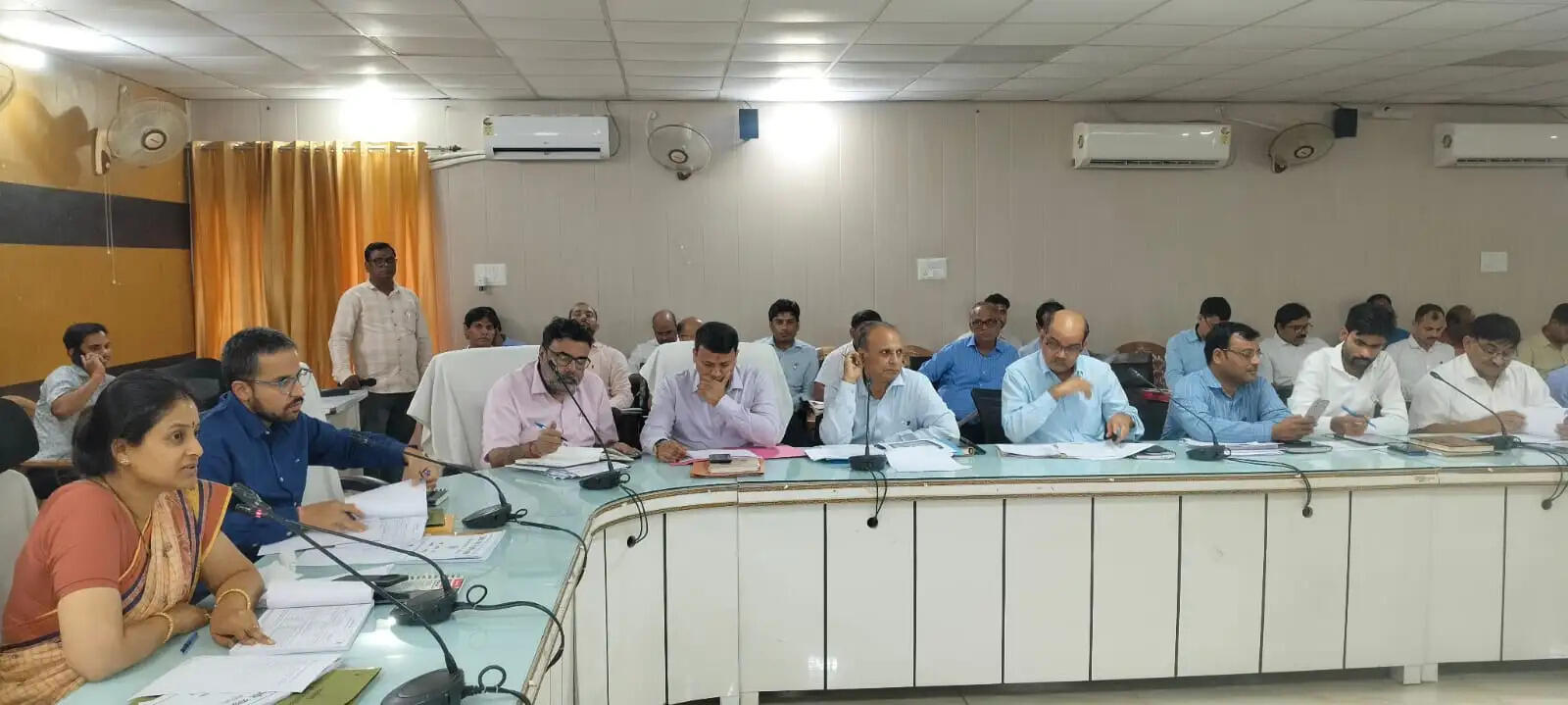 लाभार्थीपरक योजनाओं का निर्धारित समय पर कराया जाए निस्तारण : जिलाधिकारी