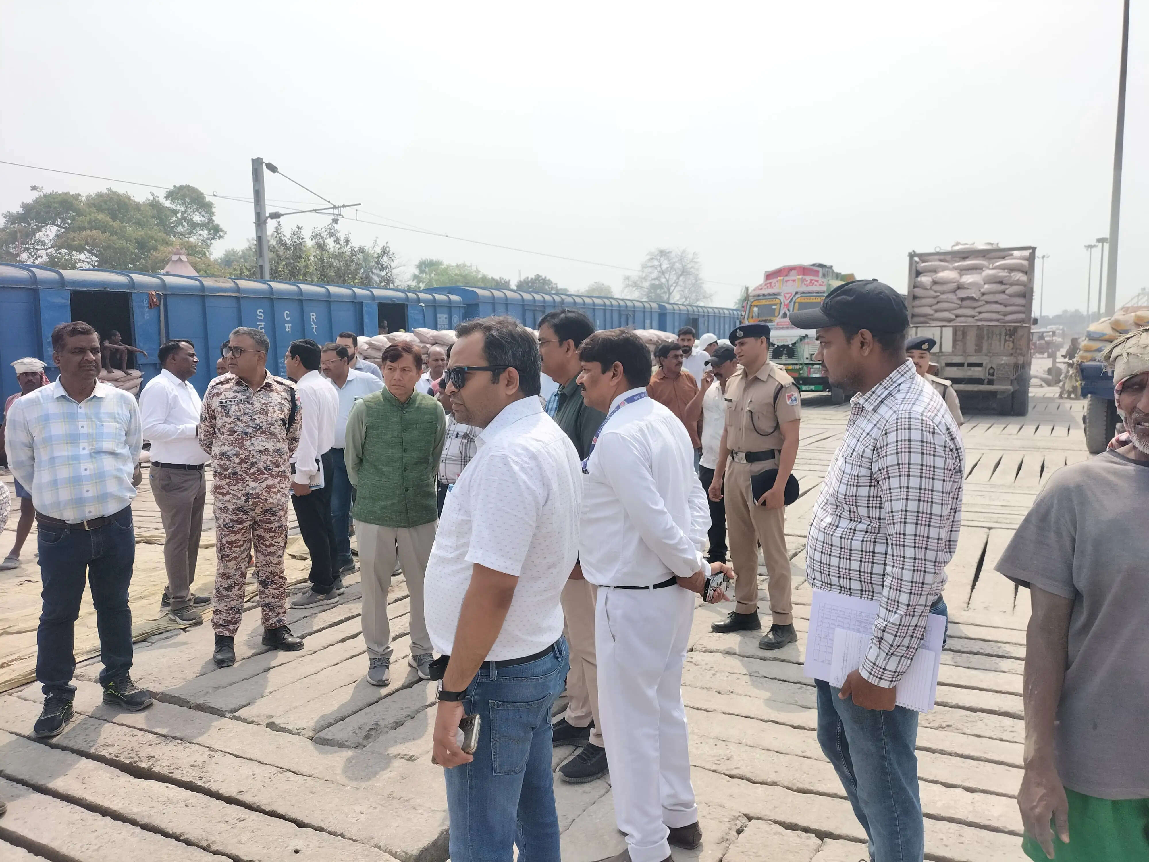 कटिहार मंडल रेल प्रबंधक ने स्टेशनों का निरीक्षण कर दिया यात्री सुविधाओं पर जोर