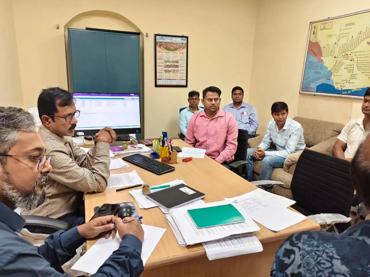 खड़गपुर रेल मंडल ने विक्रेताओं के साथ की बैठक, यात्री सुविधाओं पर मिले सुझाव
