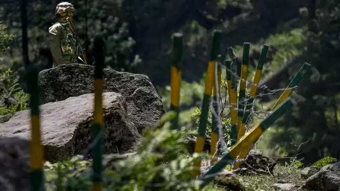 उधमपुर के मजालता में आतंकवादियों और सुरक्षा बलों के बीच मुठभेड़ शुरू