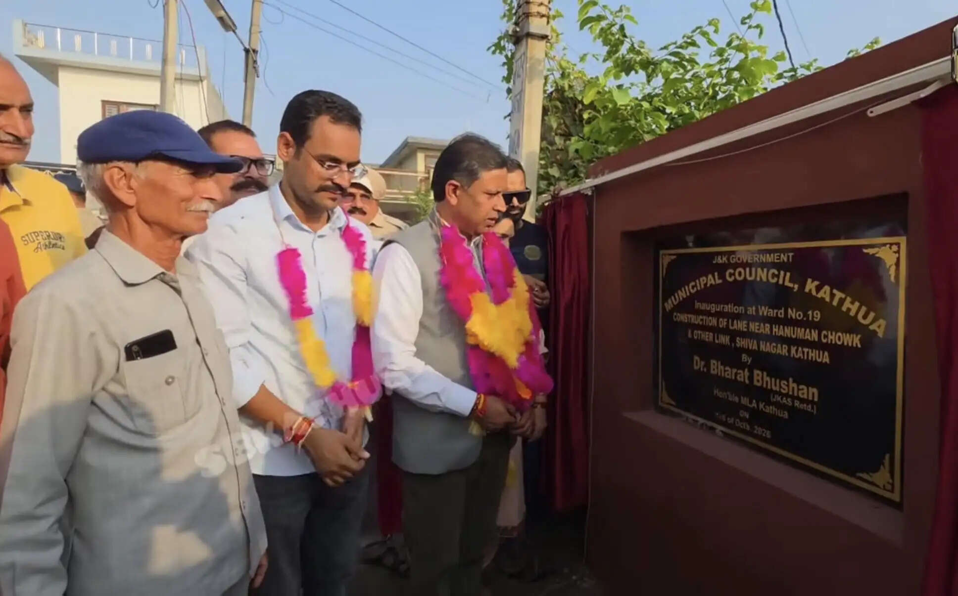 पुरानी मांग हुई पूरी, तीन गलियों और नाले का निर्माण कार्य जनता को समर्पित