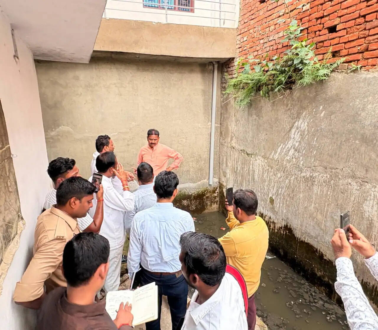 नालों पर अतिक्रमण करने वालों के खिलाफ होगी कार्रवाई : महापौर